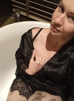 Call Girl Delhi Alina