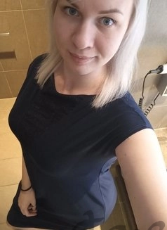 Call Girl Delhi Alina