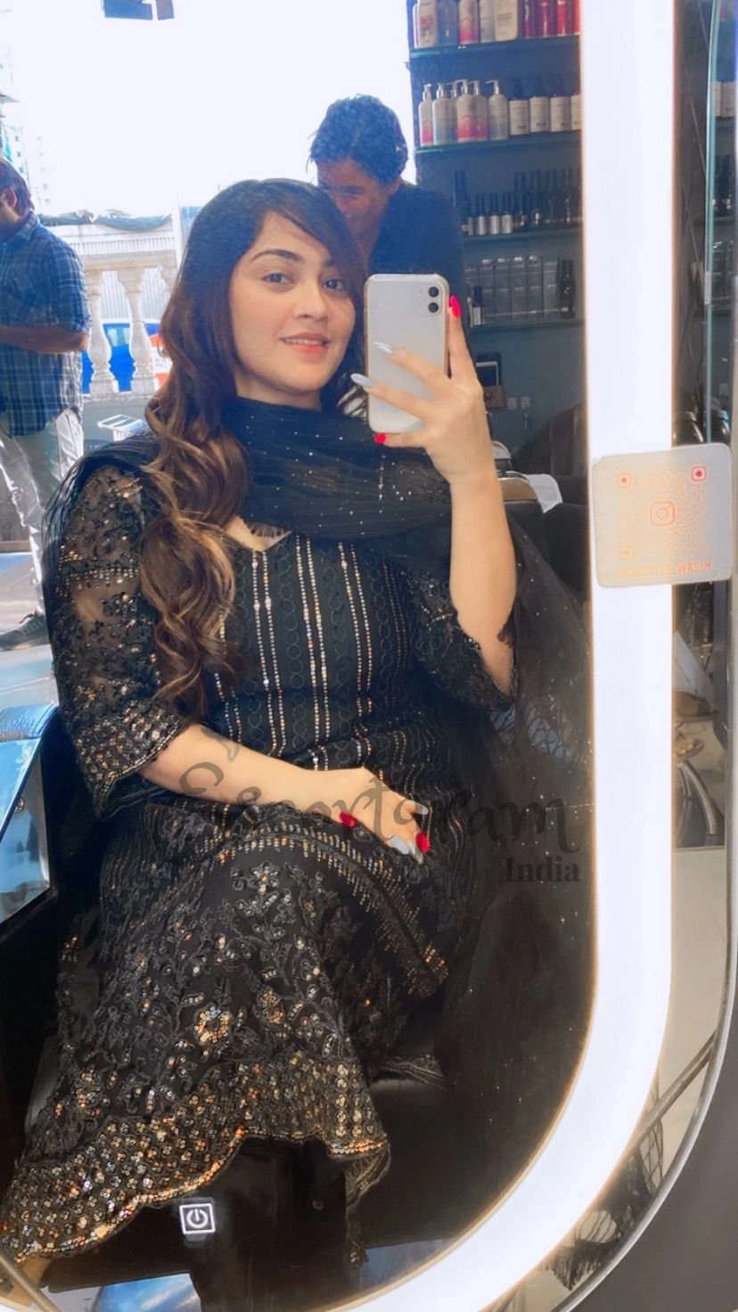 Call Girl Delhi Naina