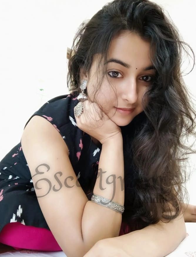 Call Girl Delhi Preete