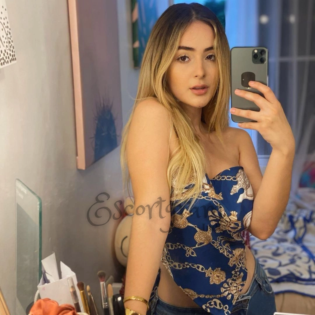 Call Girl Delhi Qeenisha