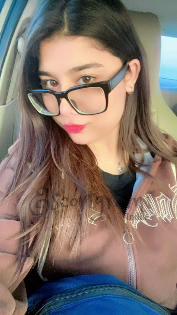 Call Girl Delhi Yashika