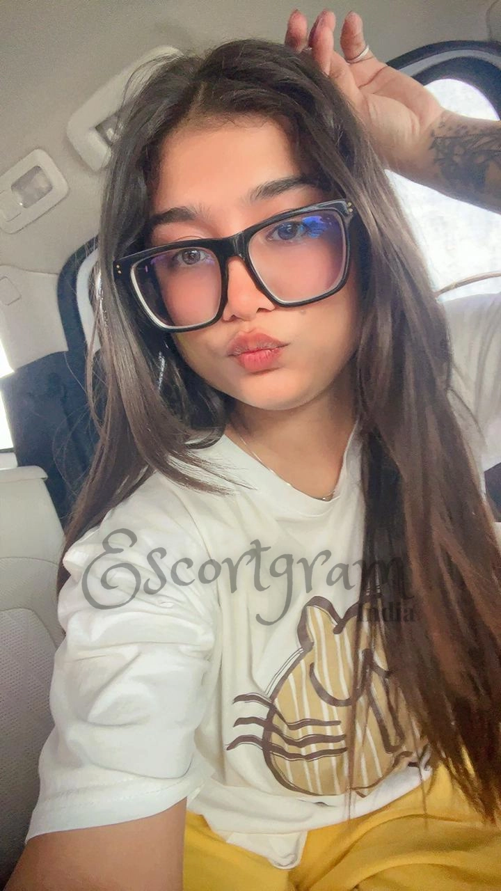 Call Girl Delhi Yashika
